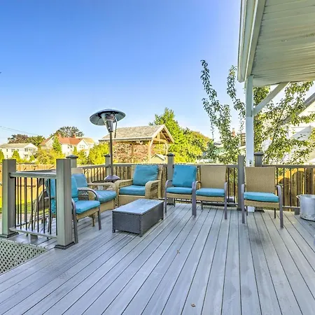 New Haven Gem With Private Pool, Walk To Beach!